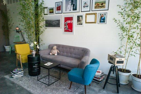 Zoom Art Cafe & Photo Studio